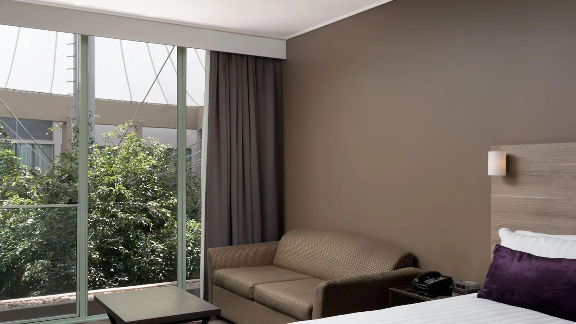Rydges Canberra Hotel