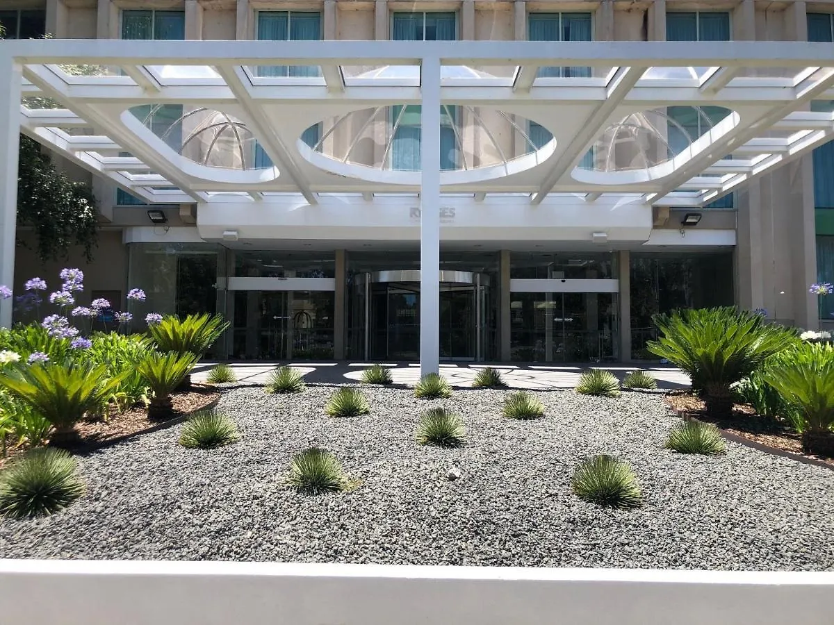 Rydges Canberra Hotel