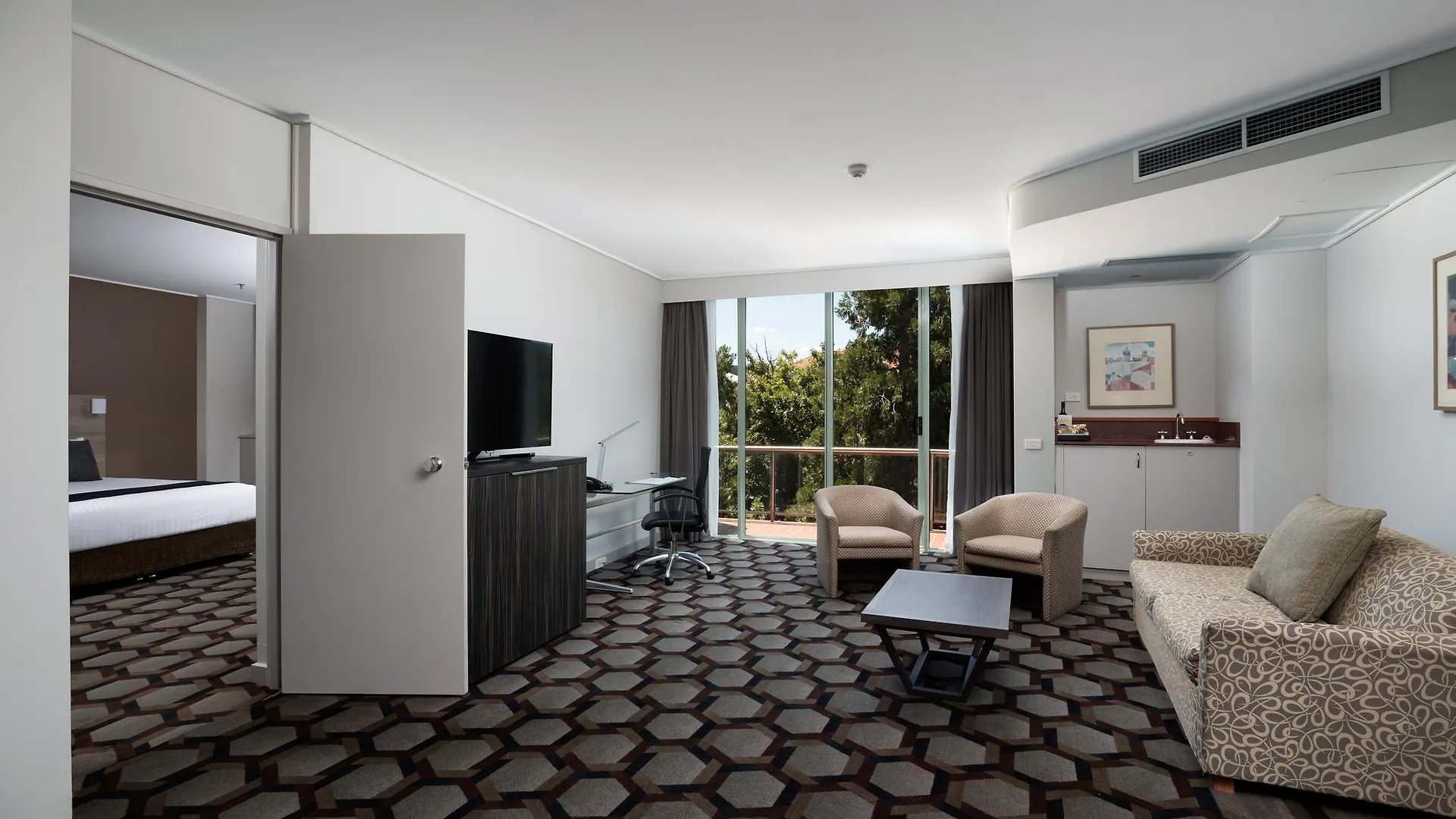 Rydges Canberra Hotel